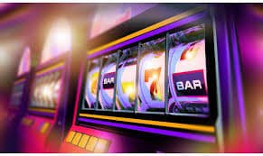 Filipino fan placing a live sports bet on a smartphone via 711 Login